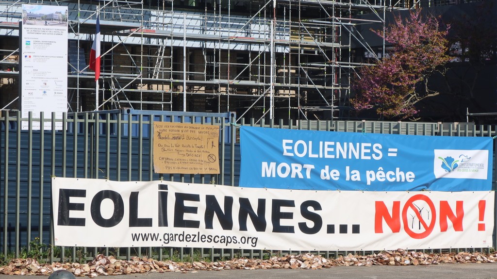 3 mai manif eoliennes 1 
